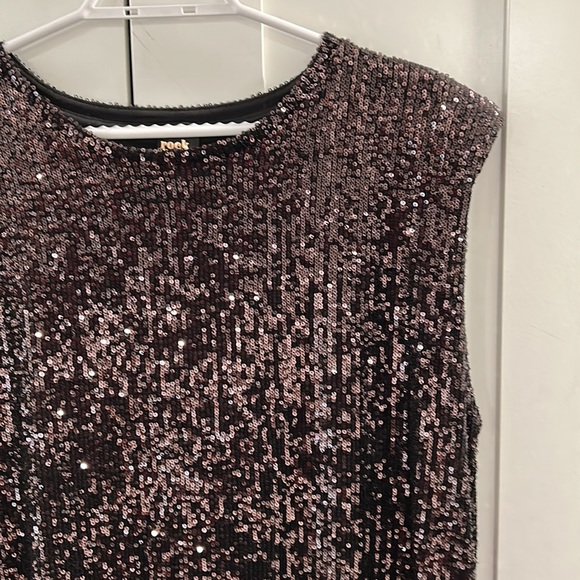 Extended sleeve sequined shift dress - Picture 2 of 7